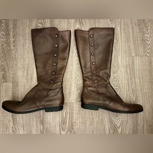 Born 8.5 knee length brown/walnut boots.